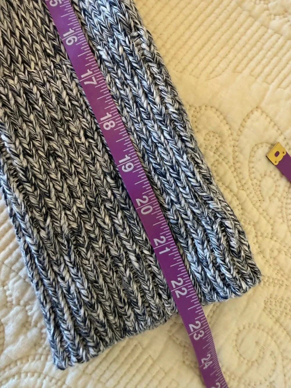 Banana Republic grey marled knit cropped cardigan. - Picture 6 of 7